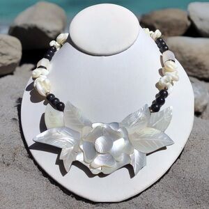 🌺LARGE Vintage Carved Mother of Pearl Necklace